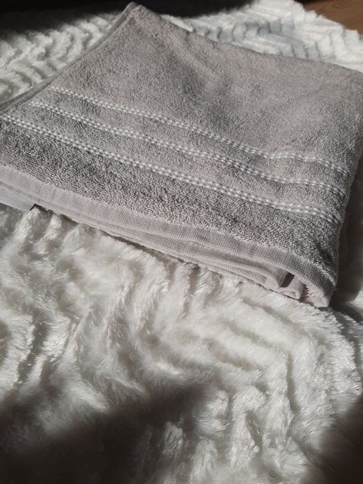 Duży jasno szary ręcznik kąpielowy bawełniany Laguna Neo