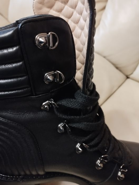 Лабутени шкіряні Christian Louboutin 38 розмір