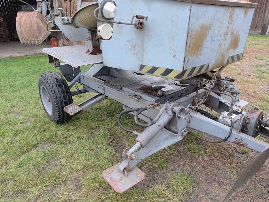 Ładowacz Cyklop Beczkowóz Pomot Chojna 4000 l