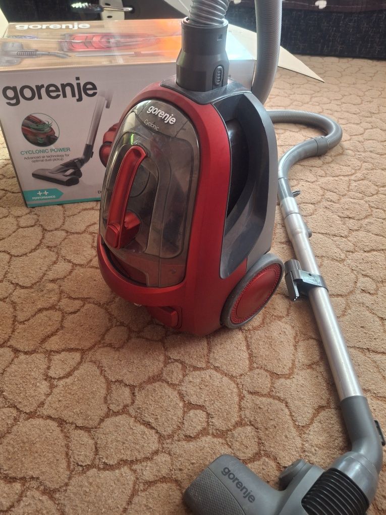 Пилосос Gorenje з контейнером
