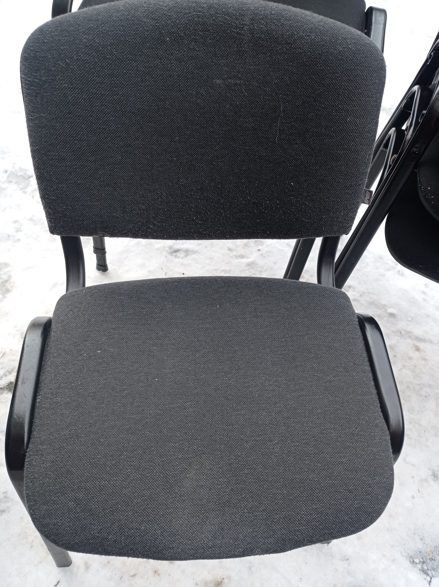 Продам 6 офісних крісла чорного кольору