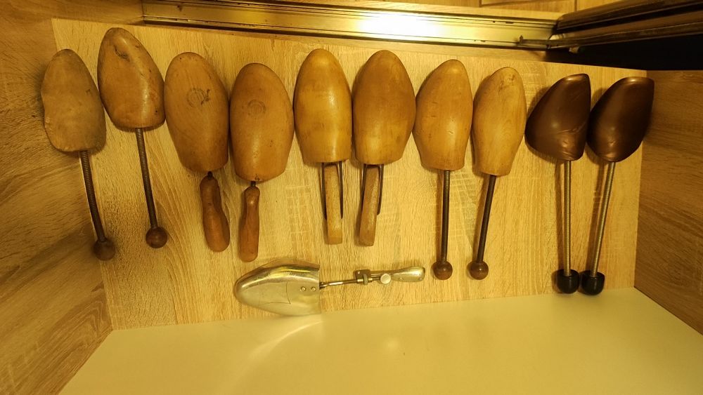 Колодки для взуття металеві дерев'яні пластик