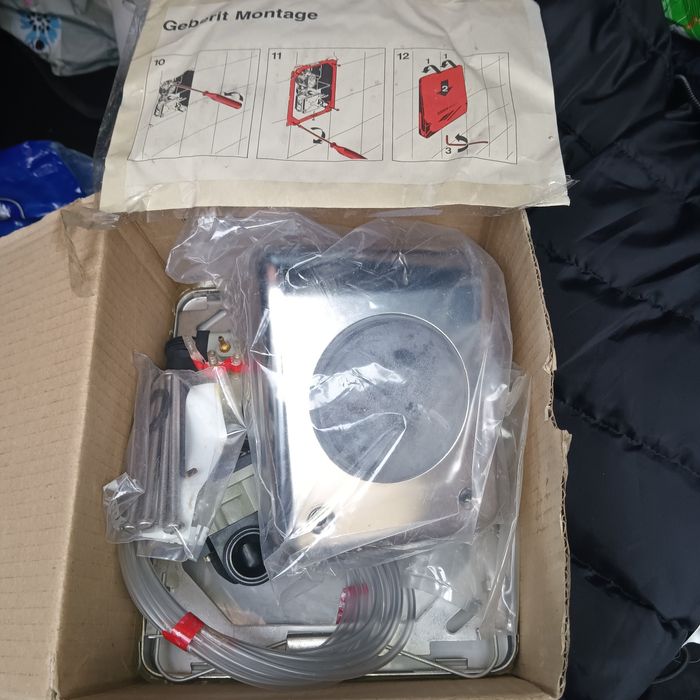 Elektroniczny sterownik spłukiwania pisuaru Geberit"