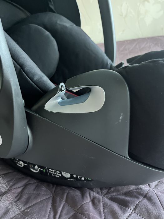 Cybex Cloud Z i‑Size Ferrari