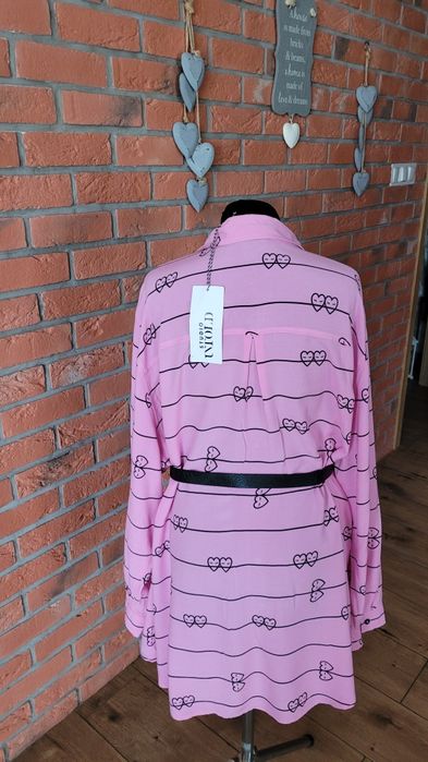 Koszula  model o luźnym oversize kroju długi rękawy duży roz