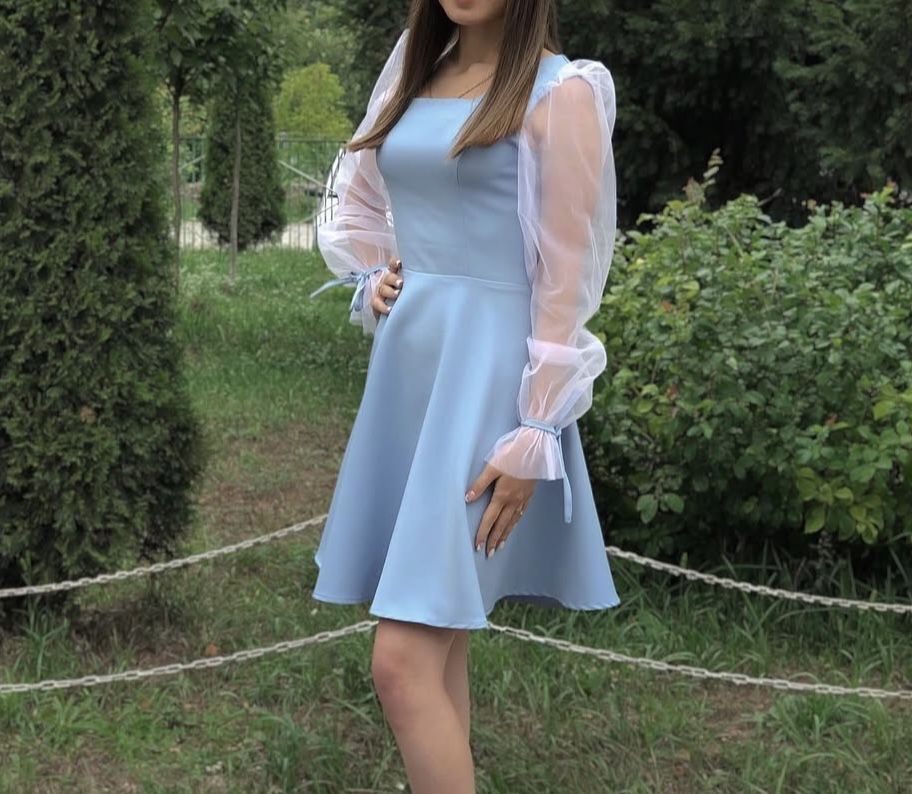 Плаття голубого кольору