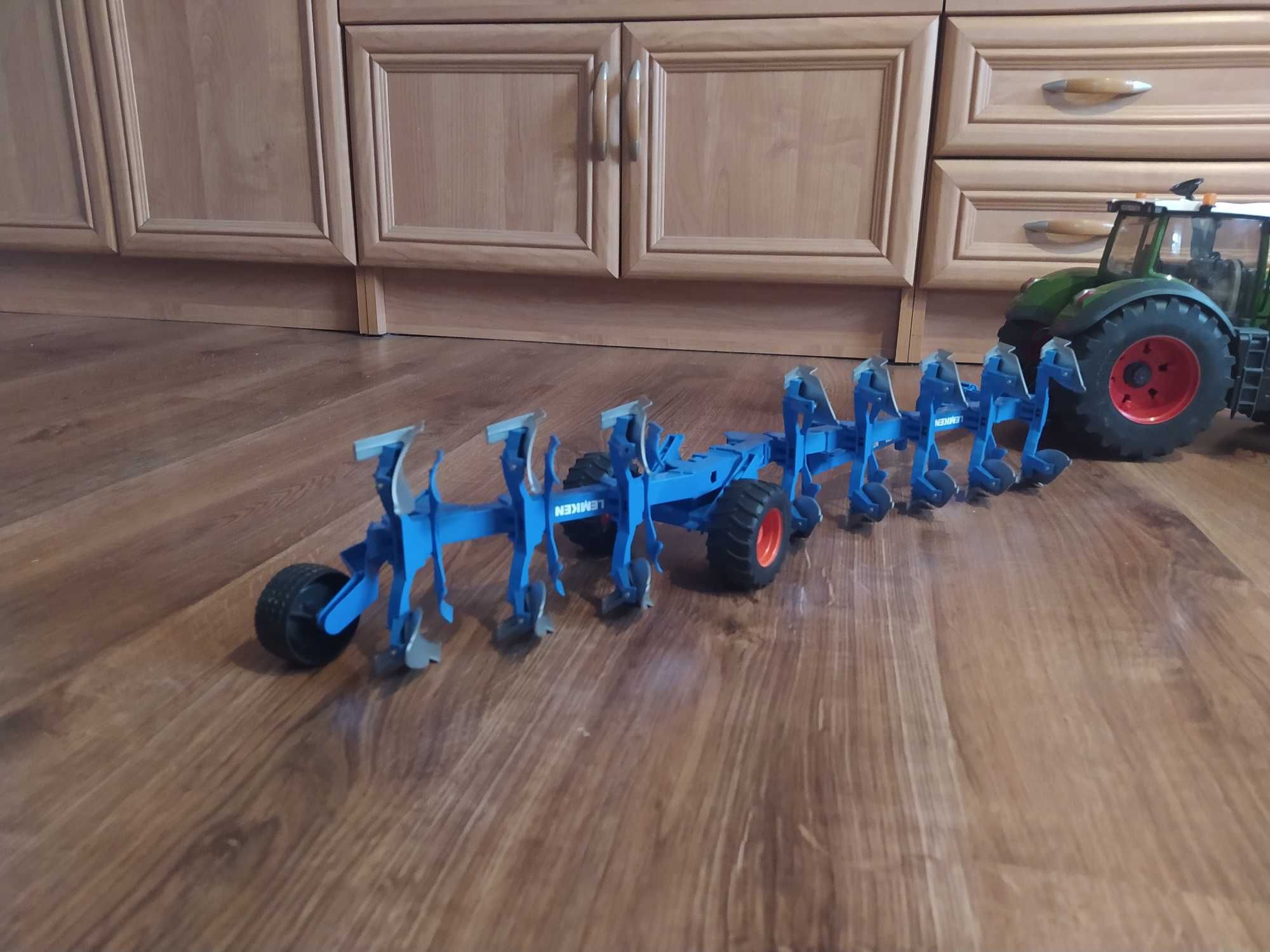 Bruder pług Lemken obrotowy 8 skibowy.
