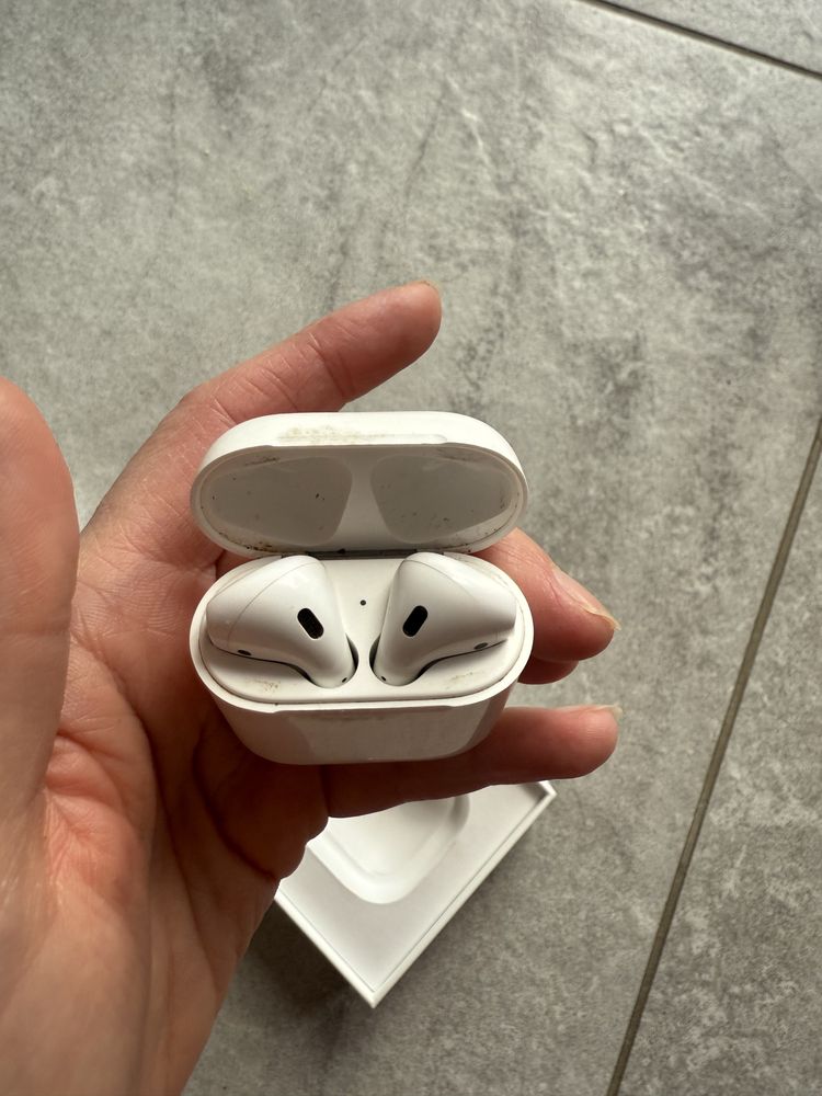 Безпровідні навушники airpods