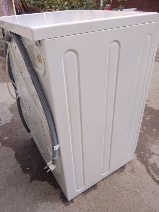 Стиральная машина Ariston AVL105