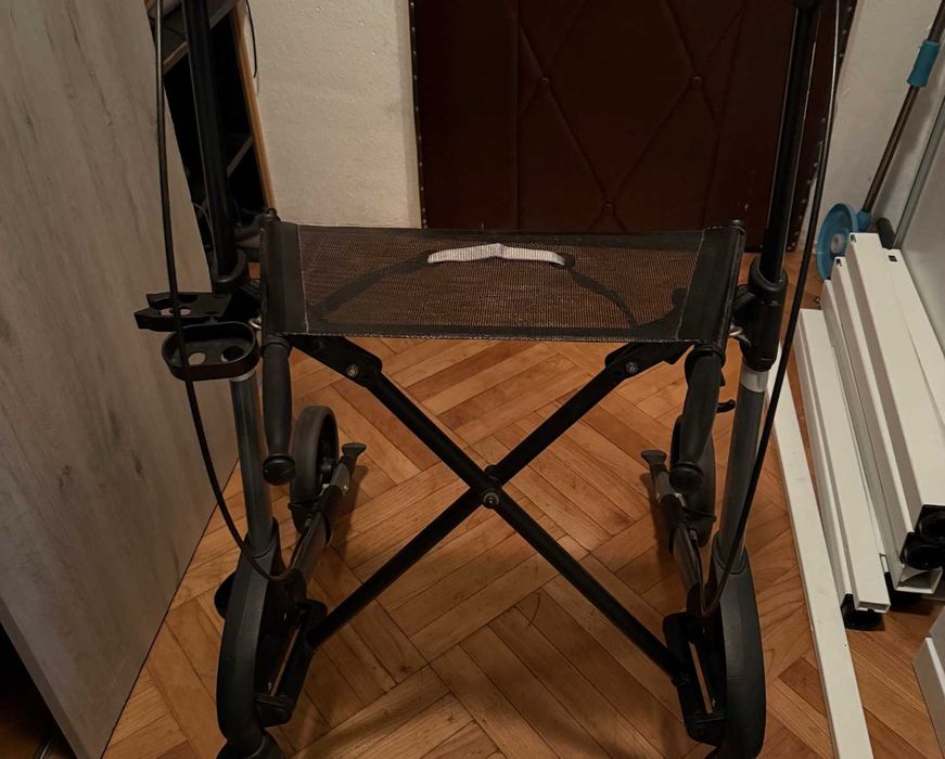 Rollator, balkonik, składany, z siedziskiem i koszem. Stan jak nowy