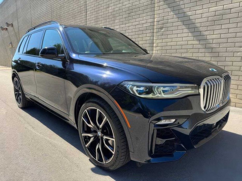 BMW X7 xDrive50i      2019
