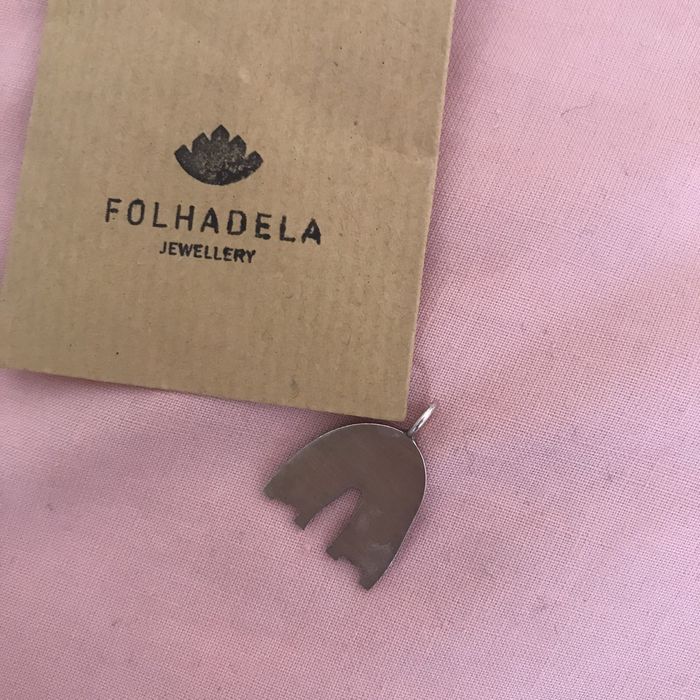 Pendente arco-íris da marca FOLHADELA