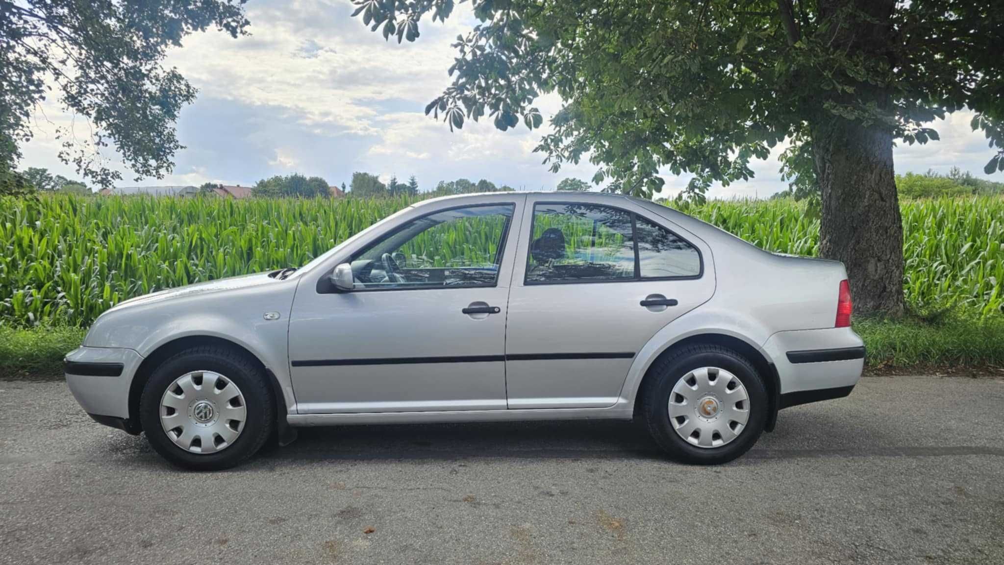 VOLKSWAGEN BORA 1.6 16V  - 2002 - Zadbana bez rdzy !