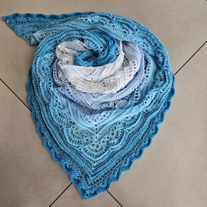 Chusta robiona na szydełku rękodzieło Handmade