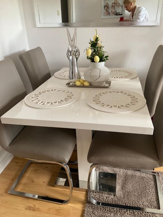 Zestaw stół z 4 krzesłami