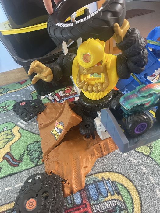 Pista Hot wheels monster trucks