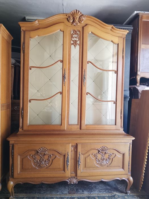 Piękna stylowa witryna ludwikowska dębowa