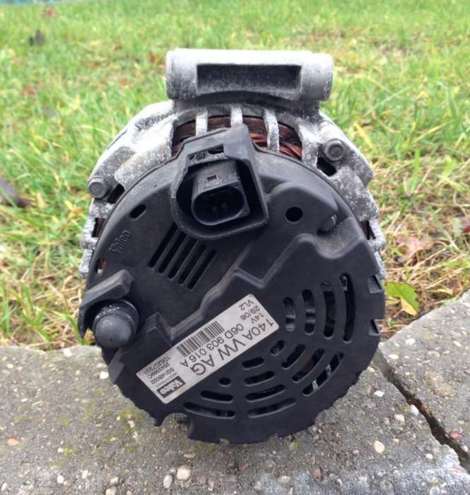 Alternator VW Passat Golf VI Skoda Seat Audi A4 B7 A6 C6 2.0 TFSI 140A