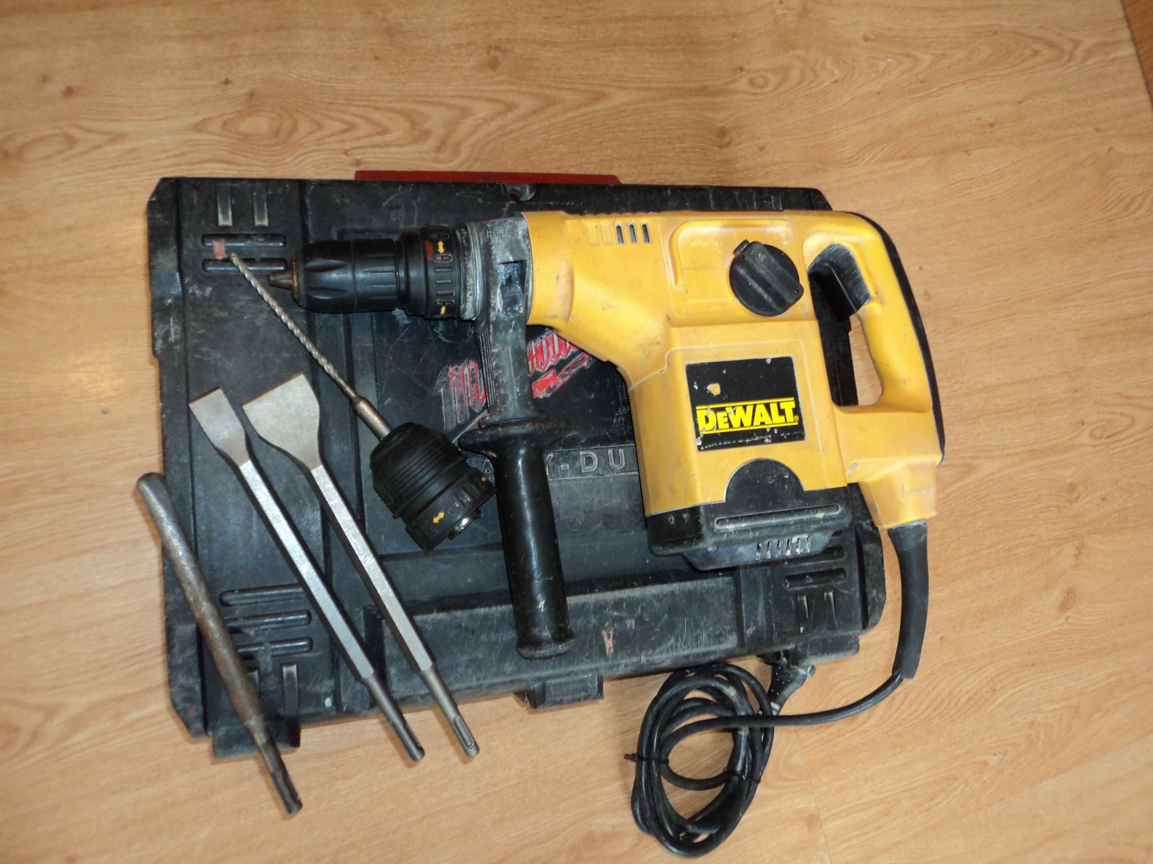 Dewalt d25404 qs mocna  mlotowiertarka 3-funkc.900w 4.2 j z kuciem