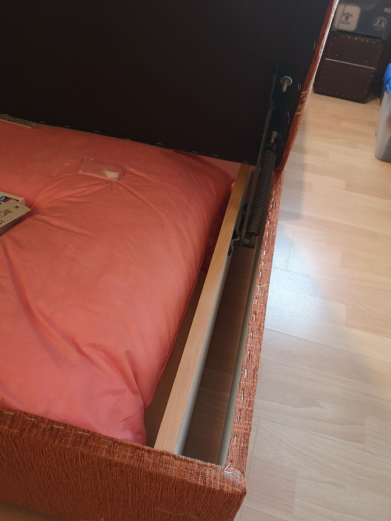 Łóżko tapicerowane ze skrzynią wezgłowiem materacem 90 x 200