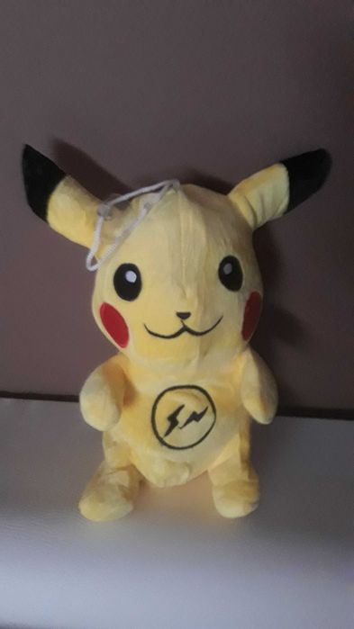 Pluszak Pikachu maskotka z przylepcem