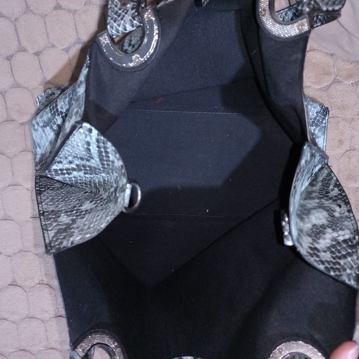 сумка-тоут зі зміїним принтом