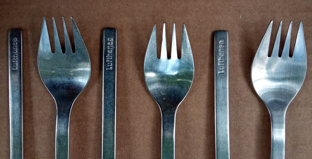 Seis facas e seis garfos Lufthansa