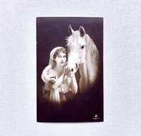 Stara pocztówka oryginał kobieta z koniem lata 1920 te.