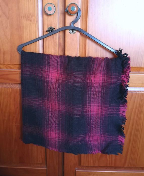 Cachecol em tons de preto e rosa Primark - nunca usado