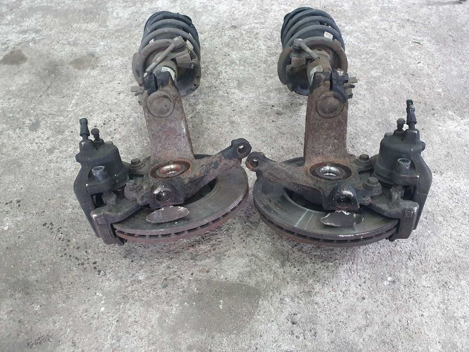 Amortyzator piasta zwrotnica spreżyna przód Ford Focus mk2 lift 1.4