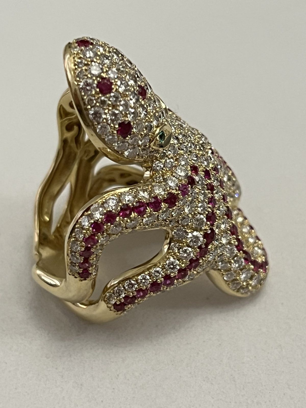 Золотое кольцо  Осьминог 5.23 карат. Бриллианты, Рубины, Изумруды.