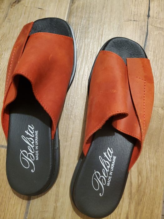 Нові шкіряні шльопанці, розмір 39
