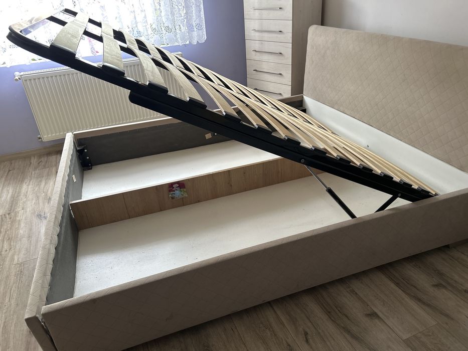 Łózko tapicerowane