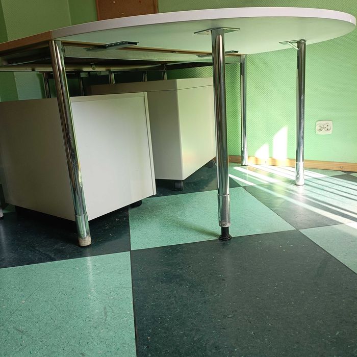 komplet mebli biurowych