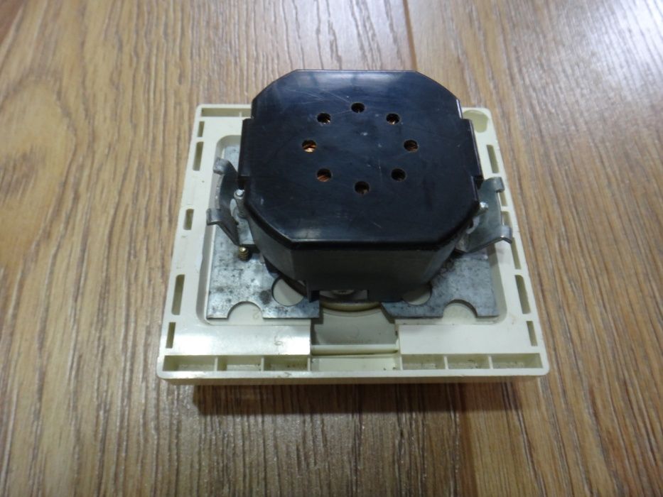 Interruptor Regula a intensidade da Luz ( 220 V ) de embutir na parede