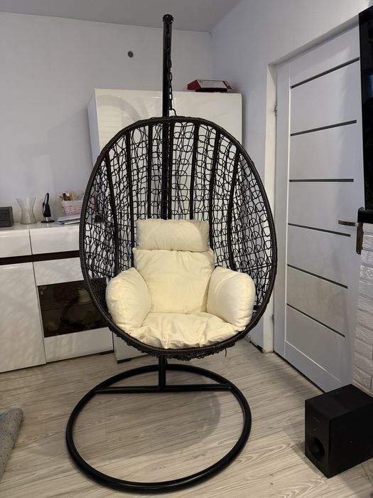 Wygodny fotel wiszący stan idalny