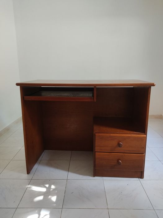 Secretaria e cadeira