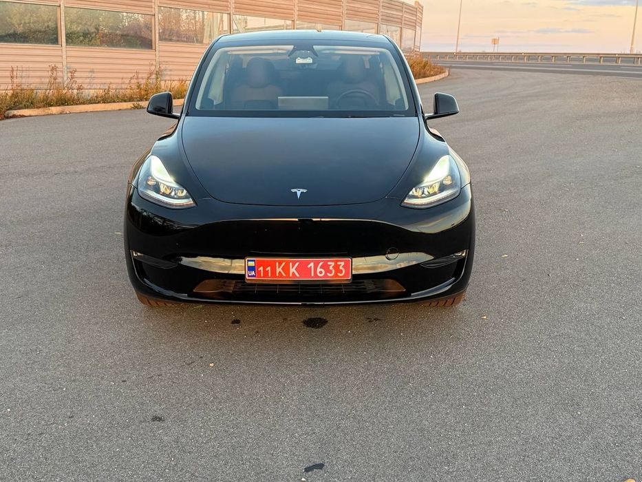 Tesla  Y 2024 82kwt   RWD