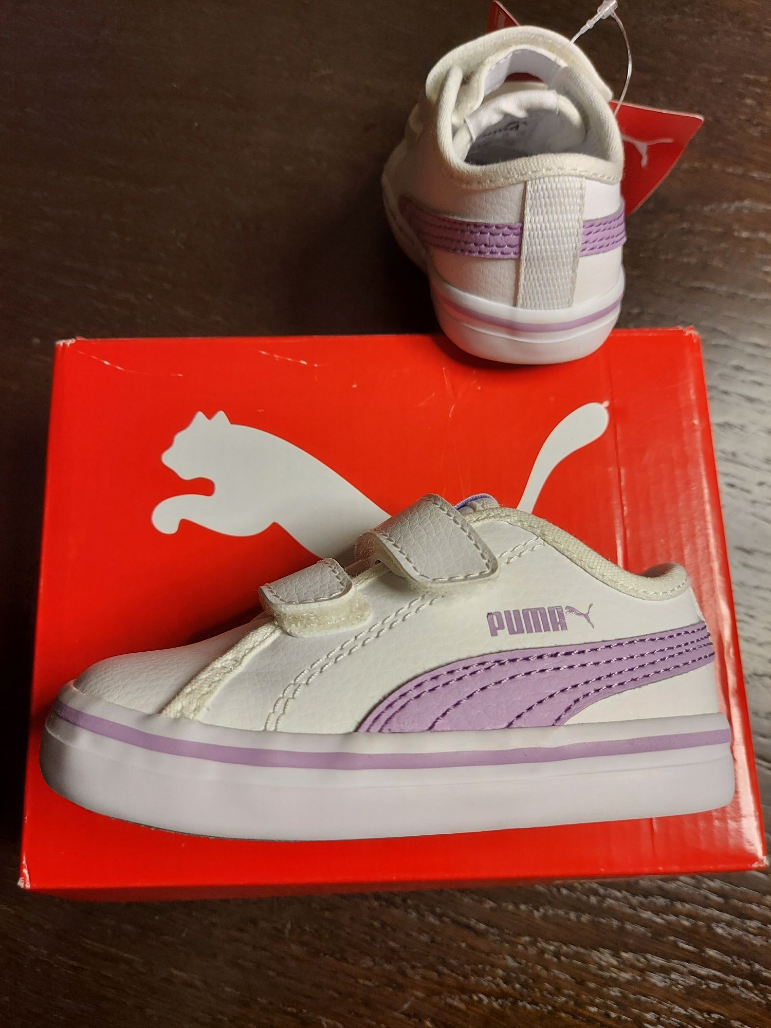 Sneakersy dla dziewczynki firmy Puma,  rozm. 20