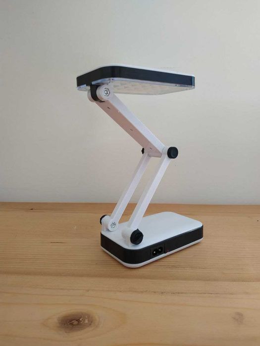 аккумуляторная настольная лампа