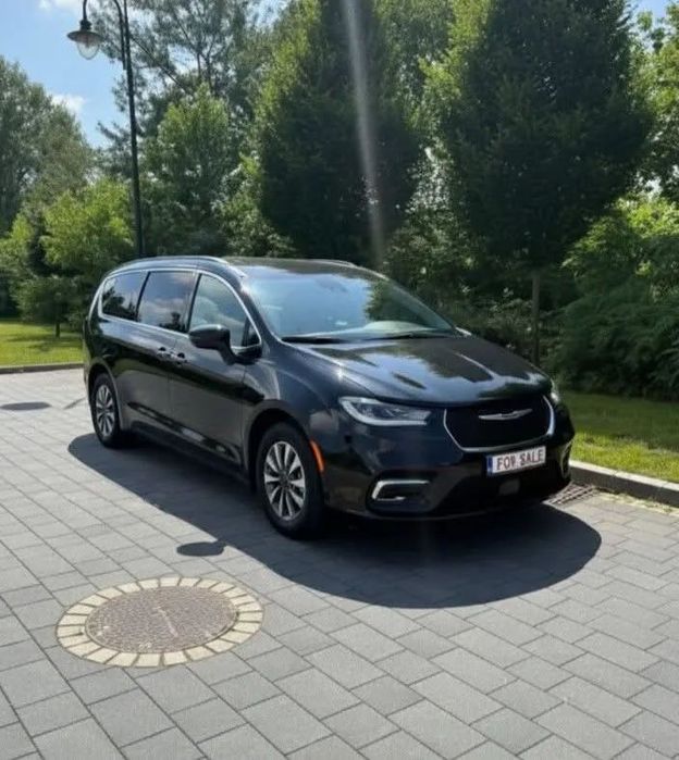 Chrysler Pacifica Chrysler Pacifica Hybrid Touring L/Plug-in /CZARNA!