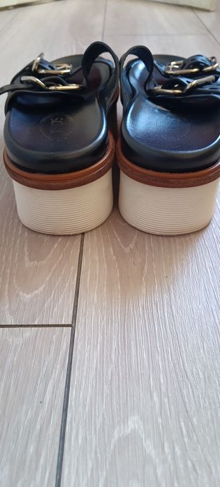 Босоніжки шкіряні шльопанці на платформі жіночі Tod's оригінал 36