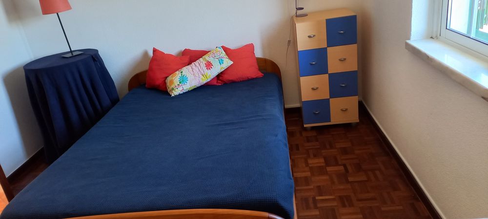 Quartos Estoril perto Escola de Hotelaria, para estudantes