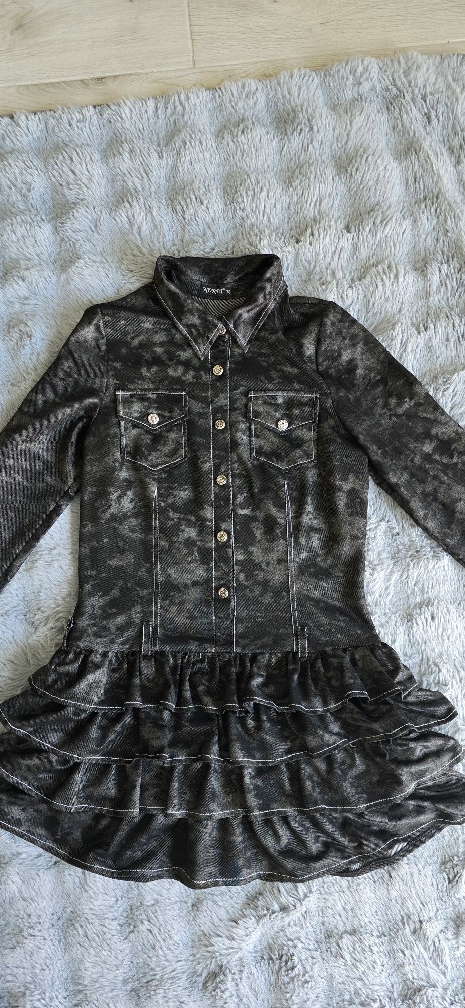 Sukienka koszulowa mini z falbankami ala czarny jeans moro, s.bdb