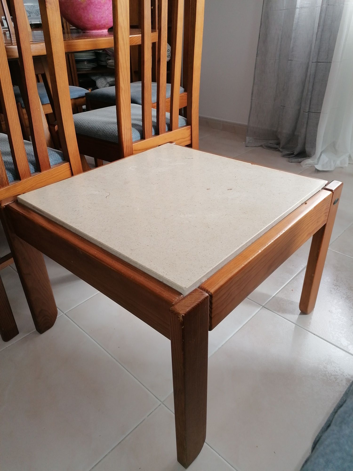 Móveis de sala de jantar,tapete e quarto