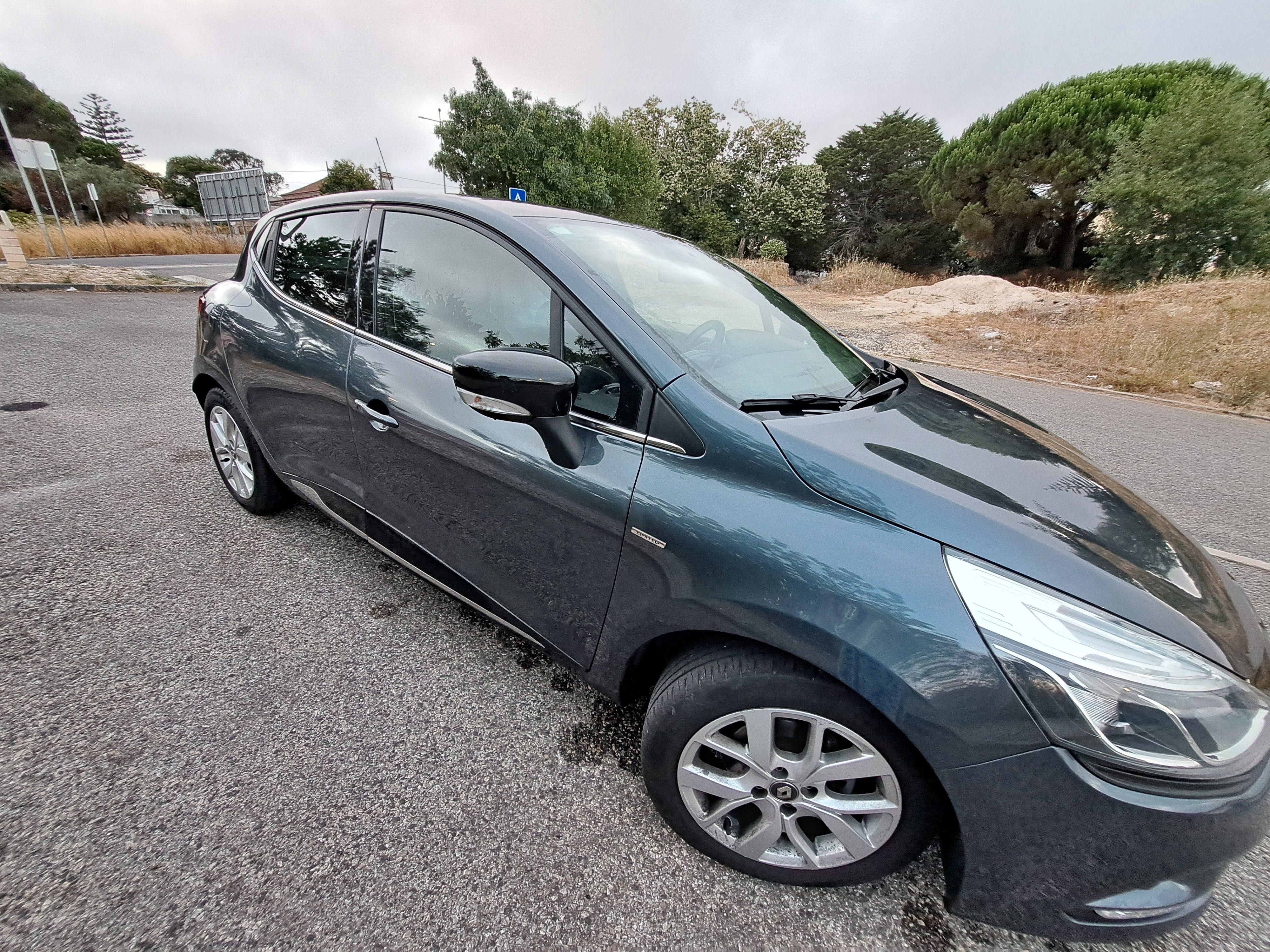 Carro em perfeito estado