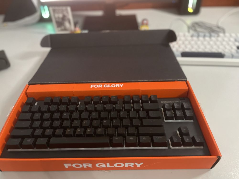 Klawiatura SteelSeries Apex 3 TKL - JAK NOWA! Z ORYG. PUDEŁKIEM!