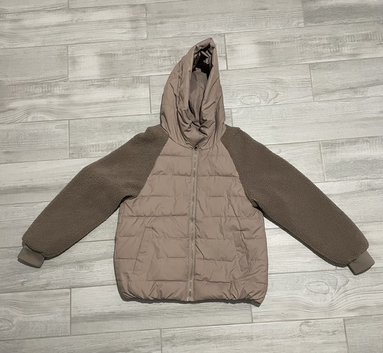 Бежева куртка розмір M