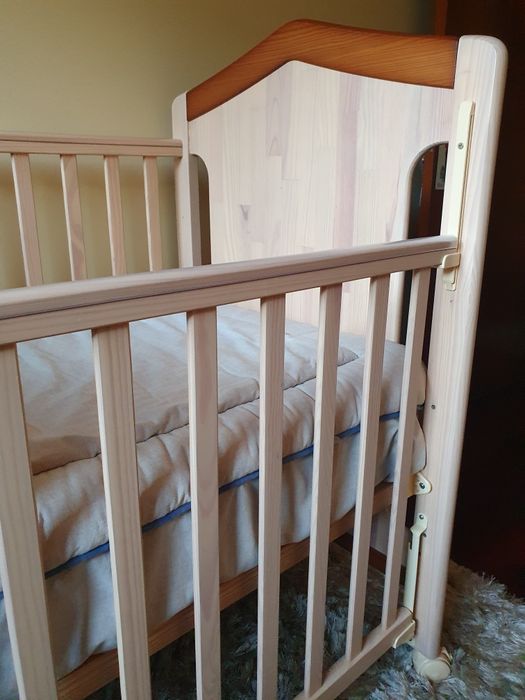 Berço para bebé em madeira