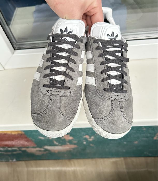 Оригінальні кросівки adidas Gazelle samba 40-40,5 розмір 25,5 см